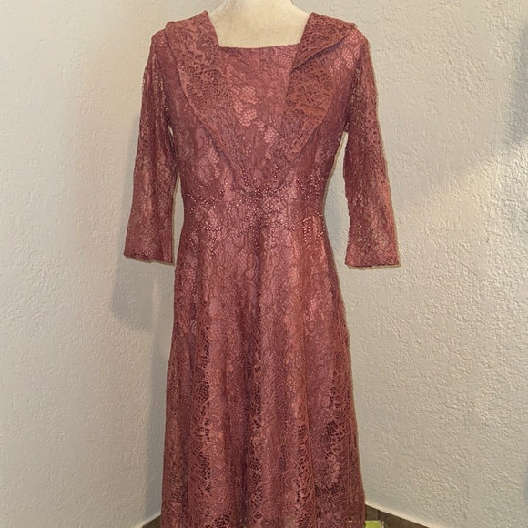 Dresses & Skirts - Women’s Lace A-Line Dress in Dusty Rose
